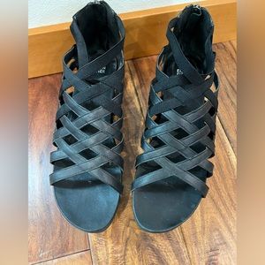 Eileen Fisher leather sandals SZ 11.